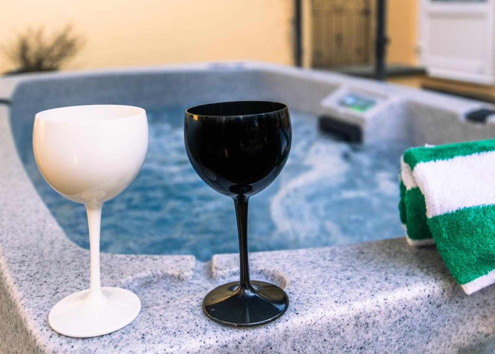 The Retreat, Own Hot Tub, Romantic Escape, Near Lyme Regis Zewnętrze zdjęcie